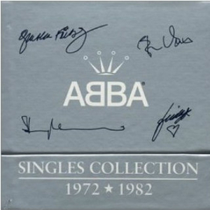 打屁股美女脱掉蕾丝
